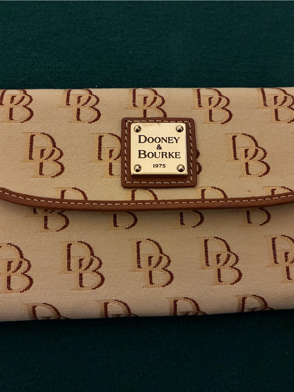 Dooney & Bourke Beige and Brown Logo Canvas Wallet New without tags